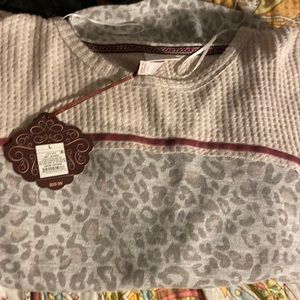 BNWT Large *KnoxRose* long sleeve cute leopard design on arms & body -